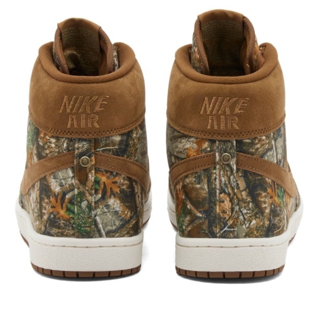 Men’s Jordan ‘real tree’ Air Ship - Picture 4 of 5